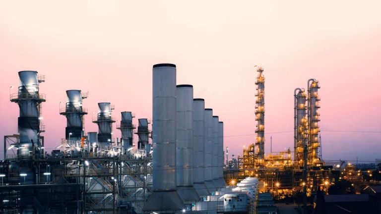 Διυλιστήρια: Ξέφυγε πάνω από €50 εκατ. ο λογαριασμός των εκπτώσεων – Φόβοι για νέο «χαράτσι»