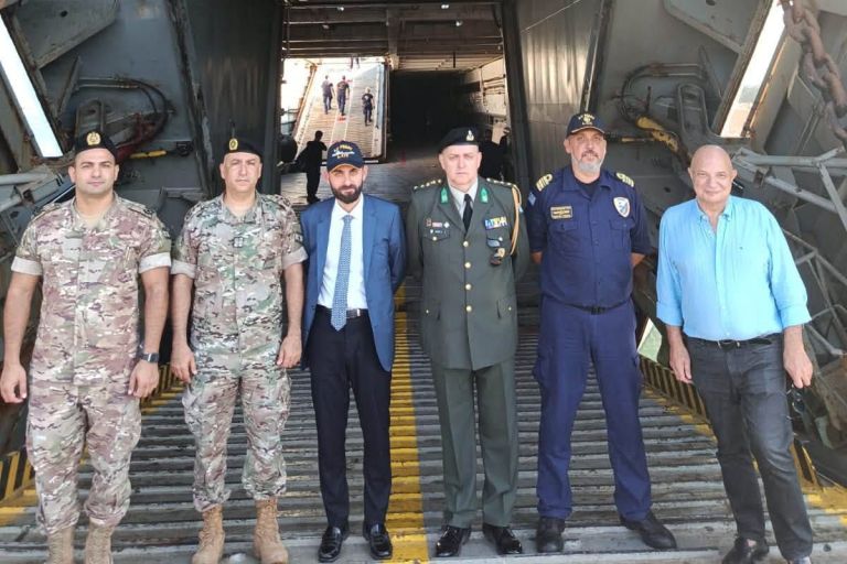 Ελλάδα – Λίβανος: Ολοκληρώθηκε η παράδοση στρατιωτικού υλικού στη Βηρυτό