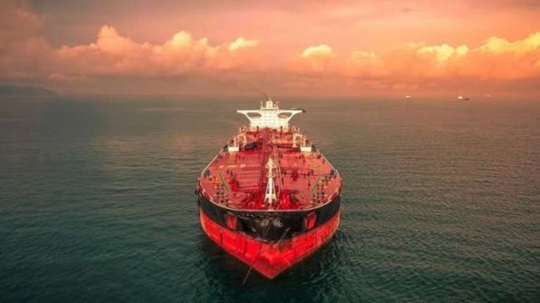 Βόμβα Bloomberg: Με «κόλπα Πούτιν» ο Τραμπ κρατά το πετρέλαιο κάτω από τα $90
