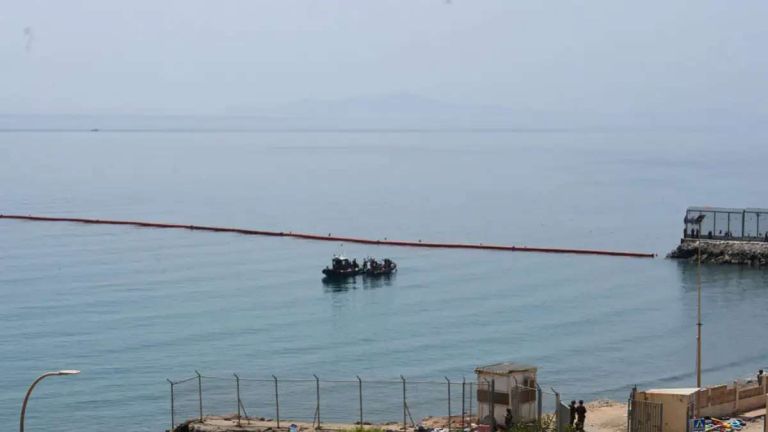 Ισπανία: Νέος πλωτός φράχτης στα σύνορα της Θέουτα με Μαρόκο,μετά την τραγωδία με τους 67 νεκρούς μετανάστες