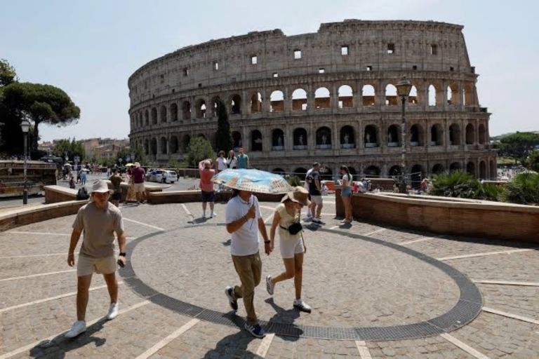 Ιταλία: Κόκκινος συναγερμός σε 27 πόλεις για τον ακραίο καύσωνα