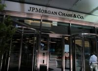Η JP Morgan αντιδρά στην ιδέα νέου φόρου στις βρετανικές τράπεζες