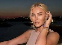 «Έριξε» το Instagram η Καινούργιου: «Η γυναίκα που κρατούσε κάποτε εμένα, κράτησε σήμερα τη δισέγγονή της»