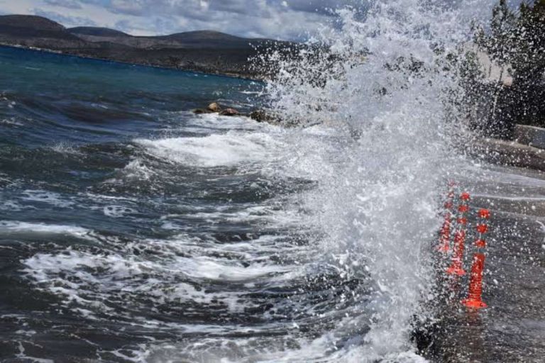 Καιρός: Ζέστη, ισχυροί βοριάδες και ακραίος κίνδυνος πυρκαγιάς – Οι περιοχές που παραμένουν σε συναγερμό