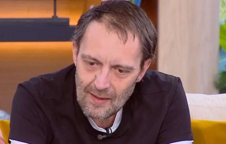 Αύγουστος Κορτώ: Η εξομολόγηση για την αείμνηστη μητέρα του – «Σε έβλεπα σαν αλυσίδα στο πόδι μου»