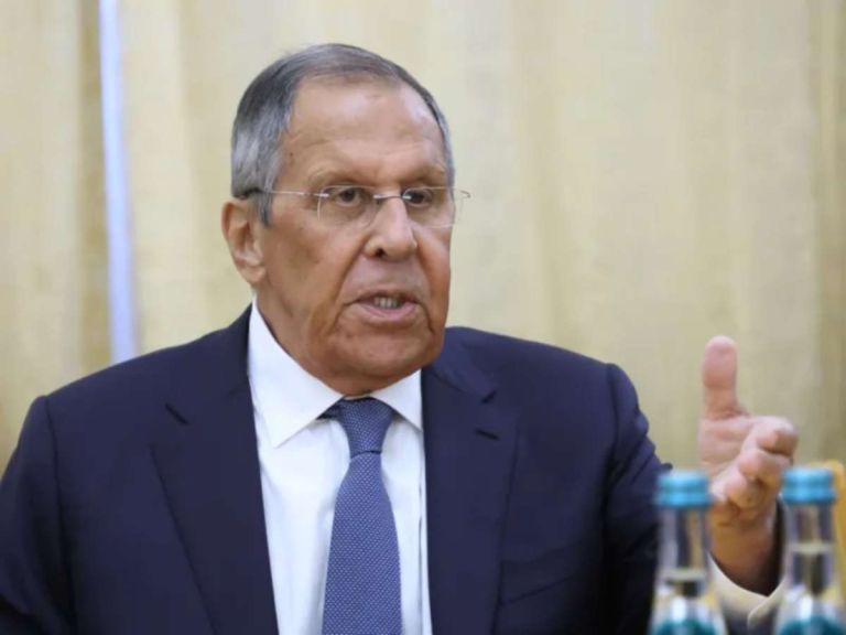 Στα άκρα Μόσχα–Λονδίνο: Ο Λαβρόφ βάζει τη Βρετανία μέσα στον πόλεμο-Απειλή για συνέπειες και βρετανικά drones