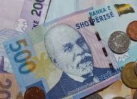 Αλβανία: Το ευρώ σε ιστορικά χαμηλά – Ο τουρισμός «απογειώνει» το λεκ, αλλά πιέζει τις εξαγωγές
