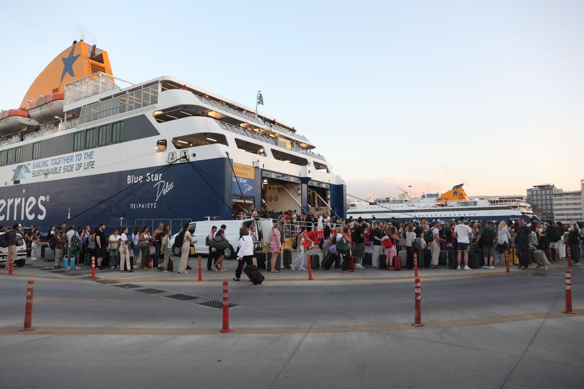 Επιστροφή αδειούχων: Πάνω από 90.000 επιβάτες στα λιμάνια της Αττικής – Σε πλήρη εξέλιξη η επιστροφή