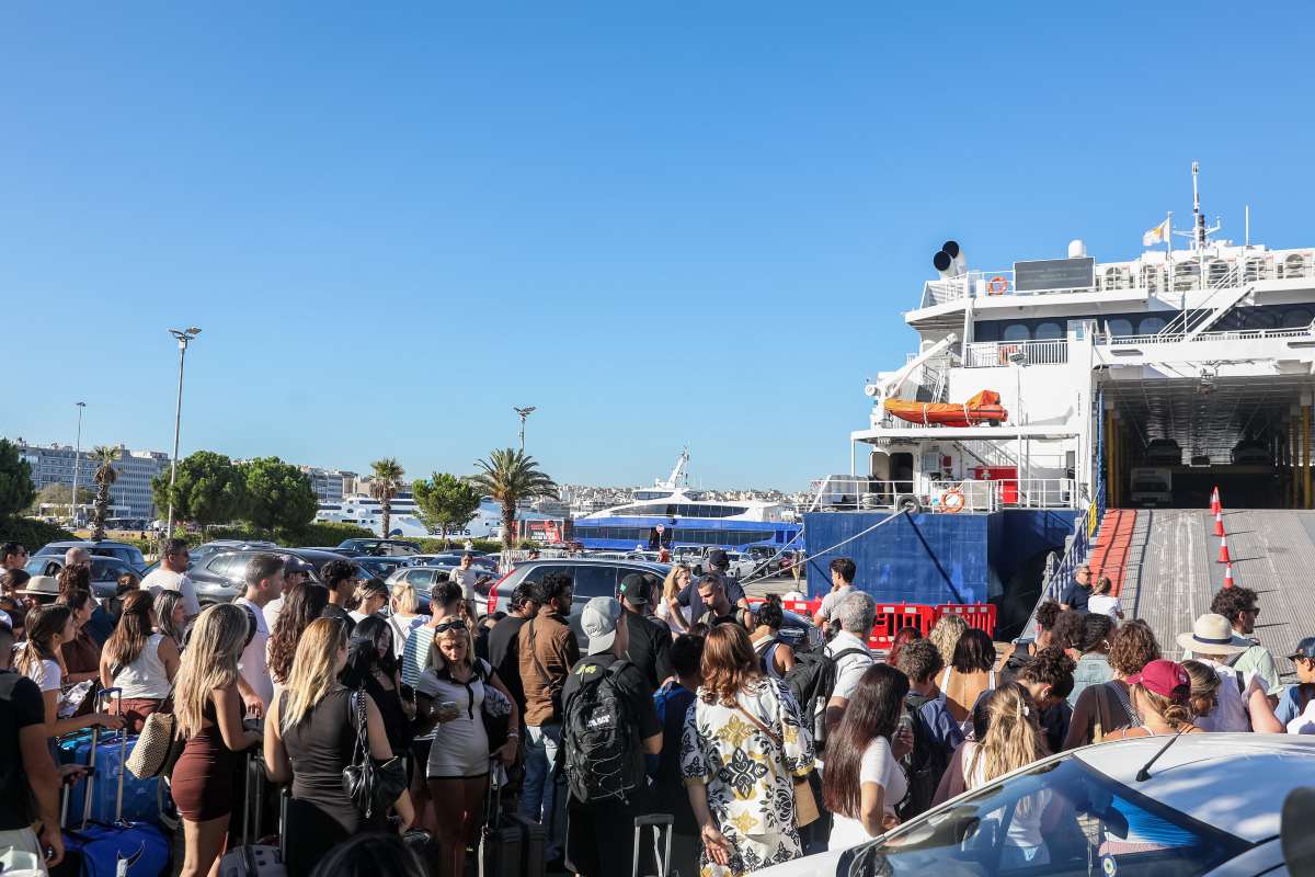 Μαζική έξοδος των Αθηναίων: Γεμάτα τα πλοία για τα νησιά του Αιγαίου