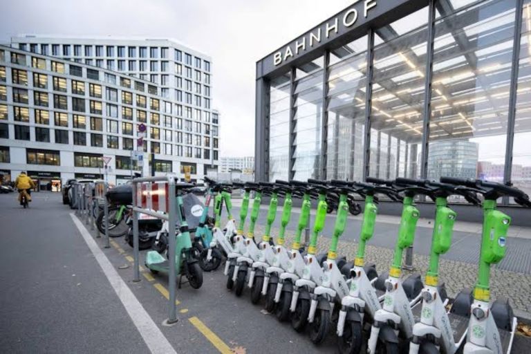 Ηλεκτρικά πατίνια: Πρόστιμο 2,67 εκατ. ευρώ σε Lime, Bird και Dott στη Ρώμη