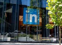 LinkedIn κατά του «AI slop»: Φρένο στις αναρτήσεις που μυρίζουν… chatbot