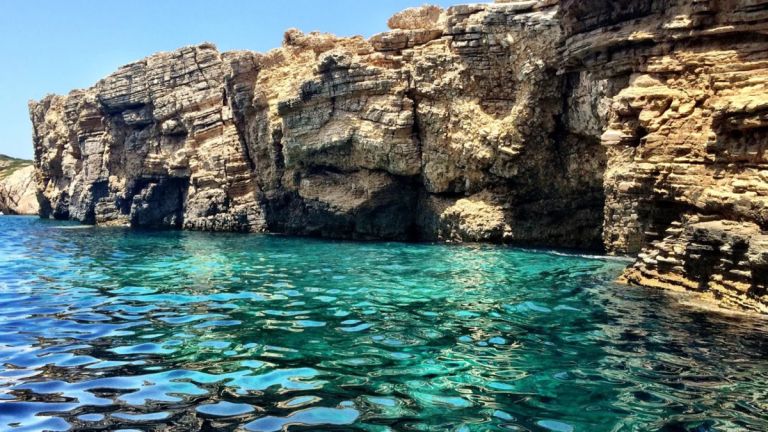 Λειψοί: Το μικρό νησί των Δωδεκανήσων με 23 ανέγγιχτες παραλίες