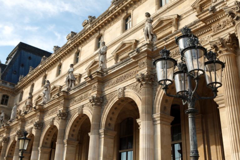 Η Ισπανία απειλεί να πάρει το τουριστικό στέμμα από τη Γαλλία