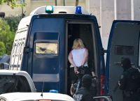 Marfin: Προσωρινά κρατούμενη η 46χρονη, αρνείται κάθε εμπλοκή στον φονικό εμπρησμό