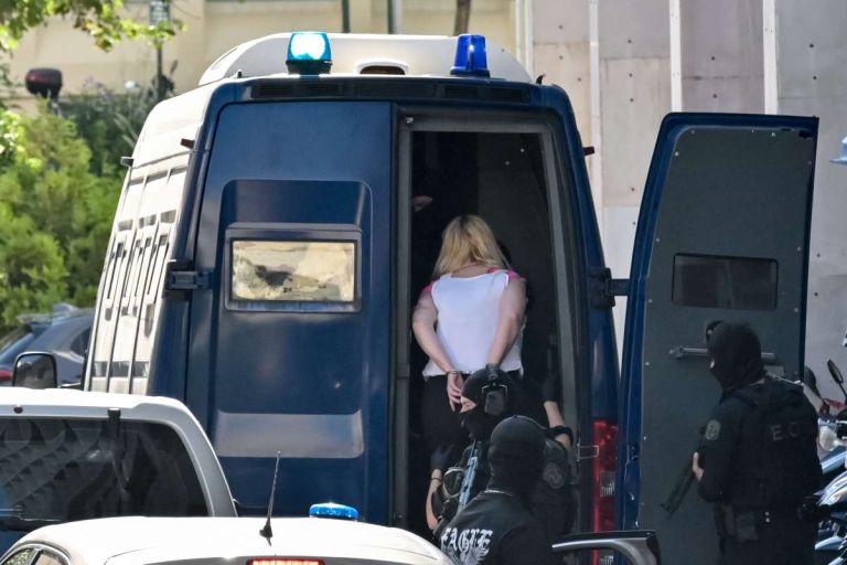 Marfin: Προσωρινά κρατούμενη η 46χρονη, αρνείται κάθε εμπλοκή στον φονικό εμπρησμό