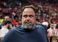 Μαρινάκης: Μηνύει την Κρίσταλ Πάλας – Στα δικαστήρια για το επίμαχο πανό