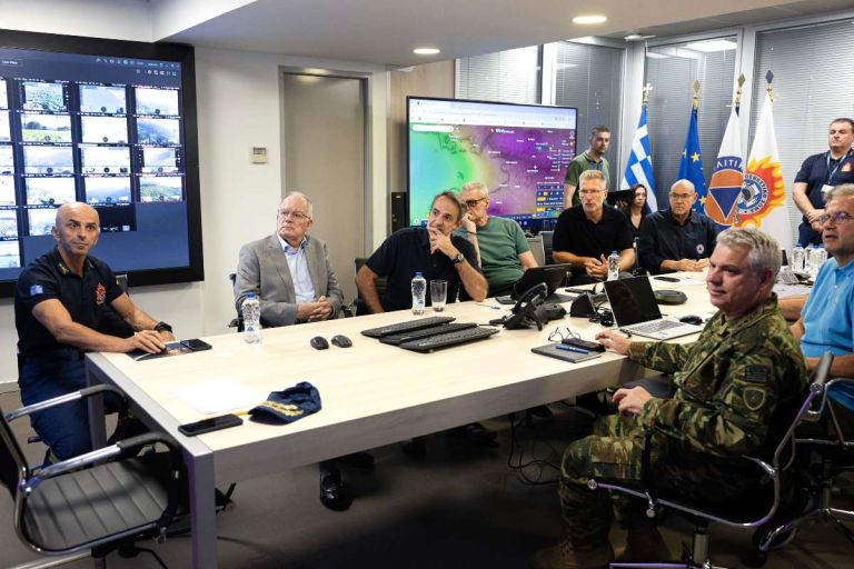 Στο Συντονιστικό της Πυροσβεστικής Τασούλας και Μητσοτάκης [vid]