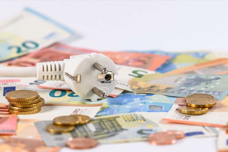 Ρεύμα: +16% στη χονδρική μέσα σε δύο μήνες – Η ενέργεια επιστρέφει ως πολιτική βόμβα