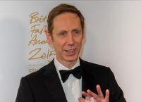 Nick Knight: Ο θρυλικός φωτογράφος μόδας μετατρέπει τον Παρθενώνα σε ψηφιακό έργο τέχνης