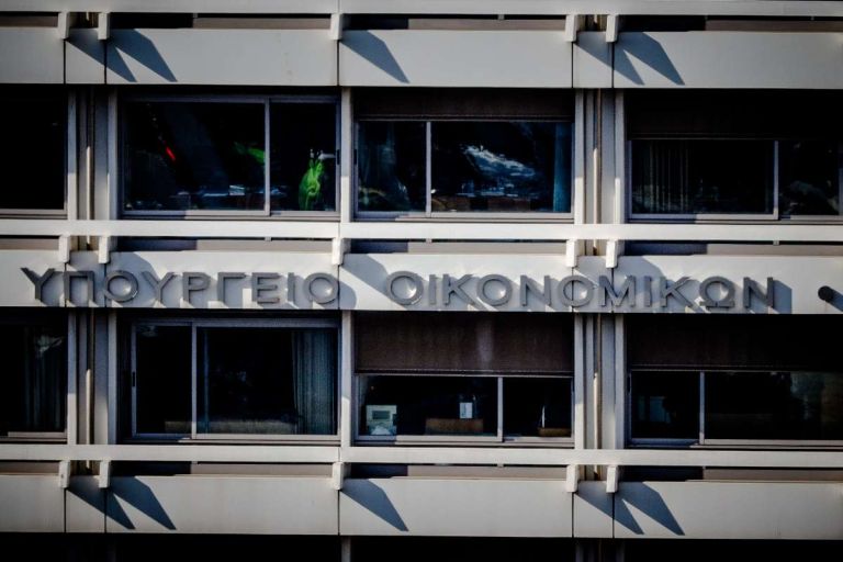 Προϋπολογισμός: Πρωτογενές πλεόνασμα 5,7 δισ. ευρώ στο επτάμηνο – Υπέρβαση στόχων σε έσοδα και επενδύσεις