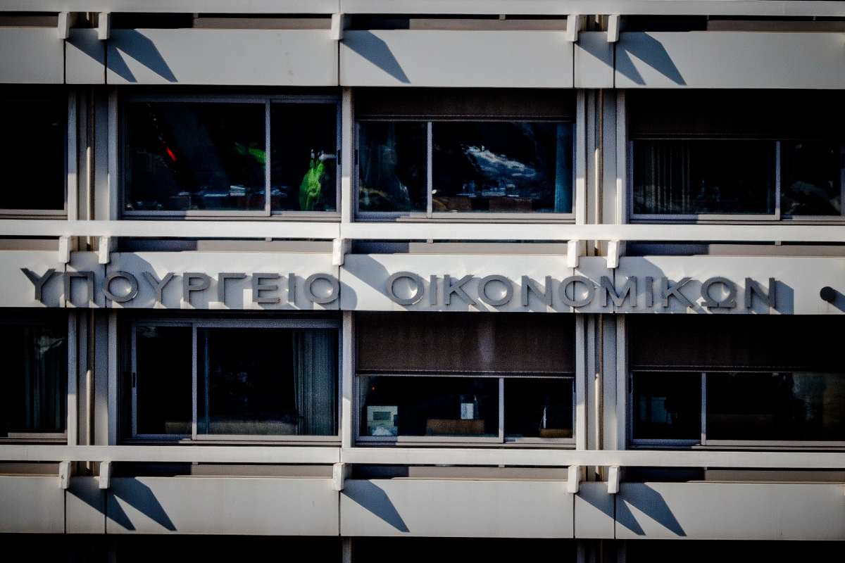 Προϋπολογισμός: Πρωτογενές πλεόνασμα 5,7 δισ. ευρώ στο επτάμηνο – Υπέρβαση στόχων σε έσοδα και επενδύσεις