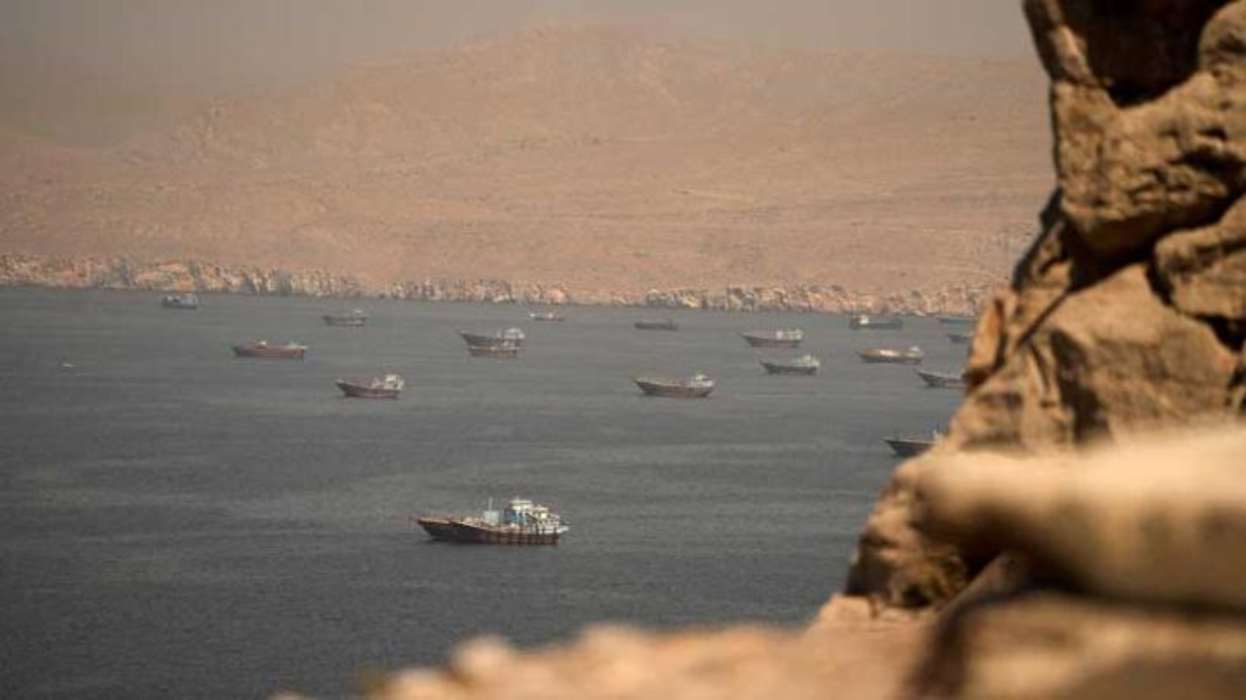 Ορμούζ σε ασφυξία: Μόλις 8 πλοία σε μία ημέρα – Η ενεργειακή «αρτηρία» του πλανήτη στενεύει επικίνδυνα