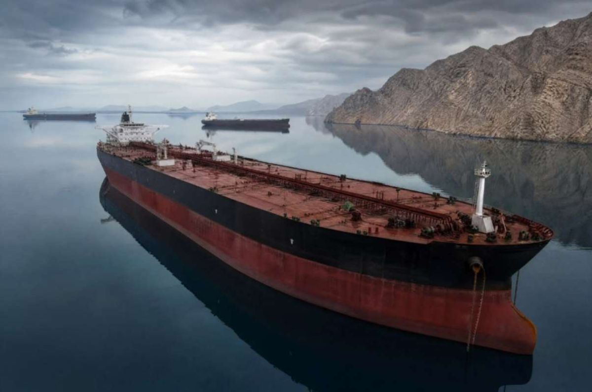 «Economic D-Day» κατά του Ιράν: Η Τεχεράνη απειλεί να κόψει όλο το πετρέλαιο του Κόλπου