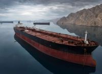 «Economic D-Day» κατά του Ιράν: Η Τεχεράνη απειλεί να κόψει όλο το πετρέλαιο του Κόλπου