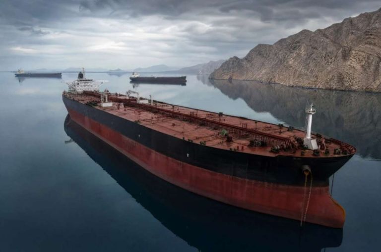 «Economic D-Day» κατά του Ιράν: Η Τεχεράνη απειλεί να κόψει όλο το πετρέλαιο του Κόλπου