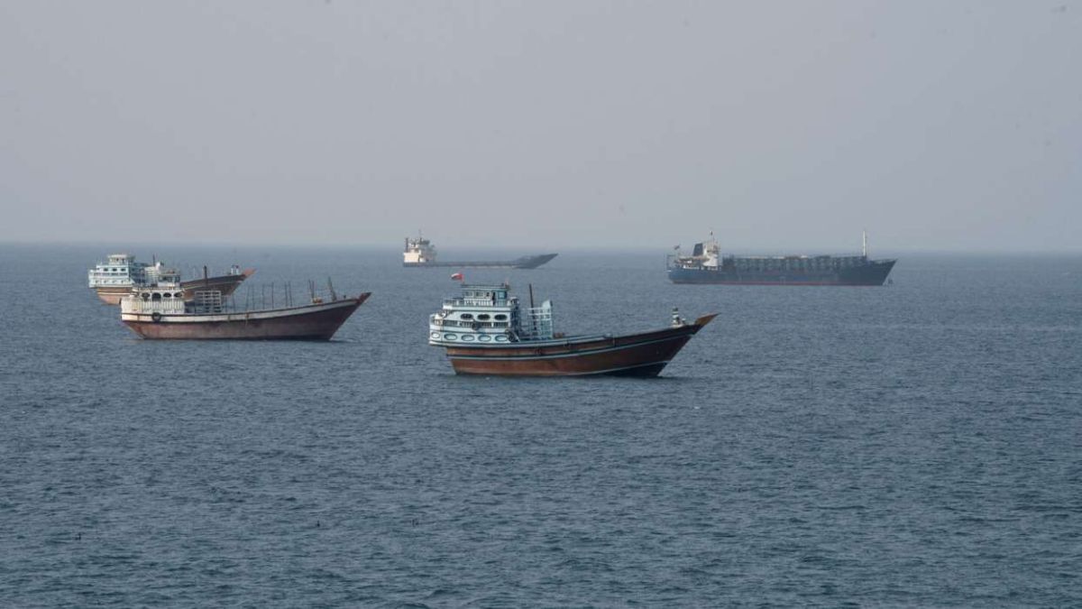 Οι ΗΠΑ «ανοίγουν» ξανά το Hormuz: Ρεκόρ εξαμήνου στις ροές πετρελαίου και LNG