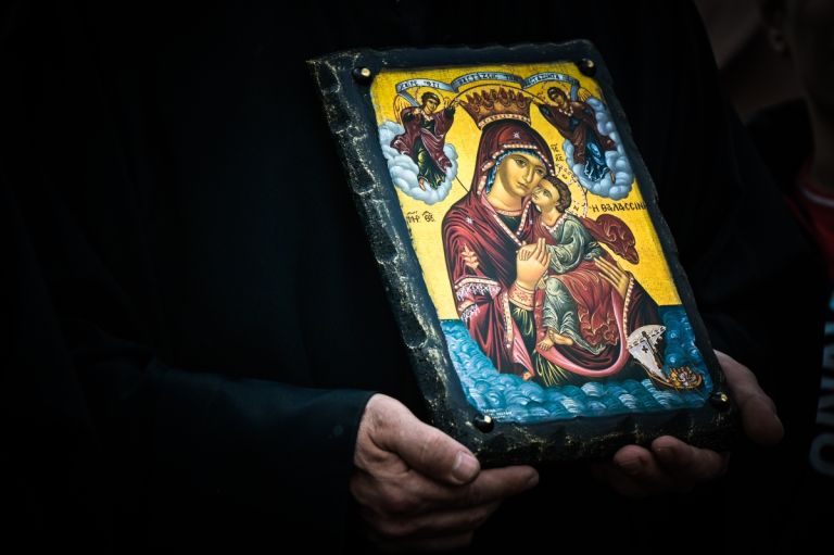 Δεκαπενταύγουστος: Η ευχή που καλό είναι να αποφεύγουμε – Τι λένε θεολόγοι και γλωσσολόγοι