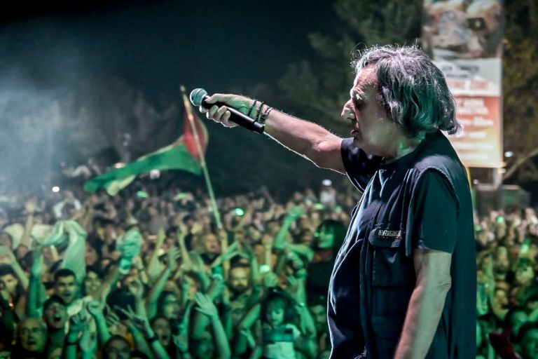 Βασίλης Παπακωνσταντίνου: Ακυρώνει τις καλοκαιρινές συναυλίες του-Τι συνέβη