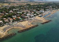 Οι μοναχές του Σποτόρνο δίνουν μάχη για την παραλία τους