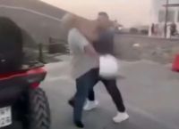 «Από σήμερα τελείωσε από την επιχείρηση»-Τι λέει ο εργοδότης οδηγού ταξί στην Πάρο που ξυλοκόπησε ηλικωμένο