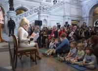 Ντόλι Πάρτον: Η φιλανθρωπία που έστειλε 300 εκατ. βιβλία
