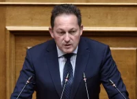Ο Πέτσας δείχνει «δεξιά» για τη ΝΔ: «Να περιορίσουμε τις διαρροές» – Η ατάκα για Σαμαρά [pics,vid]