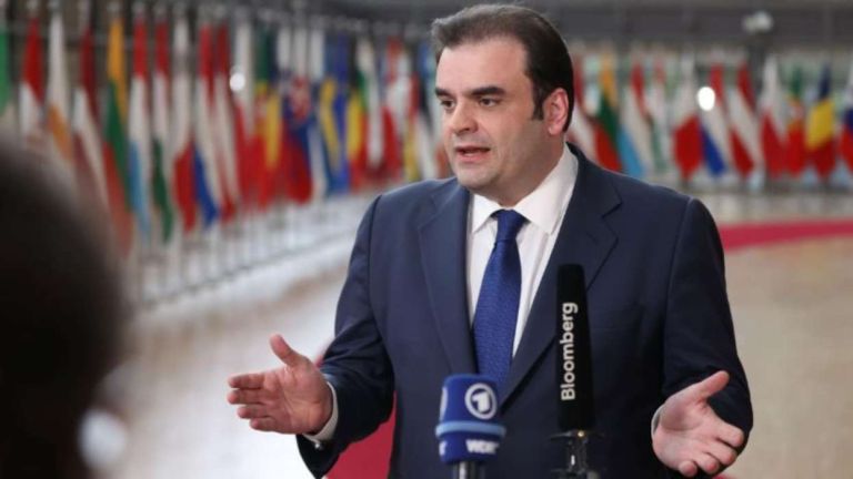 Ελλάδα ξανά στο μικροσκόπιο των οίκων: Το χρέος γίνεται το νέο «όπλο» για αναβάθμιση