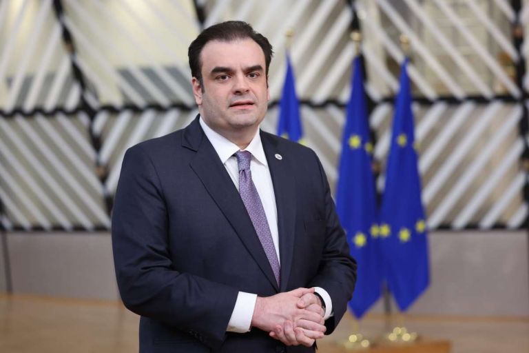 Πιερρακάκης: Δισεκατομμύρια κάθονται στις καταθέσεις – Το σχέδιο για να πέσουν στην αγορά