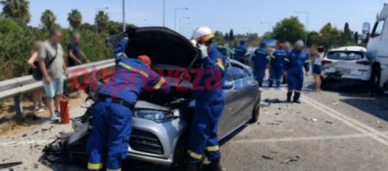 Πρέβεζα: Σοβαρό τροχαίο στην υποθαλάσσια σήραγγα στο Άκτιο-Συγκρούστηκε φορτηγό με τρία ΙΧ, οκτώ τραυματίες
