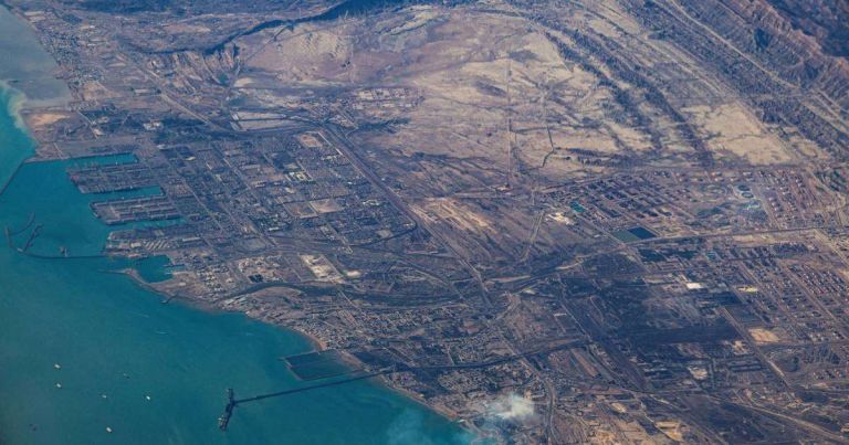 «Παρακάμπτουν το Ορμούζ»: Τα ΗΑΕ χτίζουν τη νέα ενεργειακή αρτηρία που αλλάζει τον χάρτη του πετρελαίου