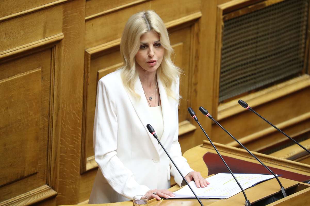 Ράπτη: 500 ευρώ τον μήνα για τις «Νταντάδες» – Νέα ασπίδα για μητέρες και γυναίκες