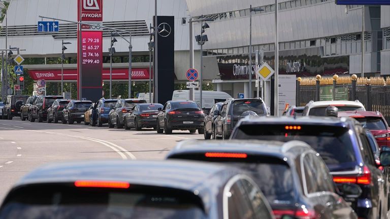 Ρωσία: Νέο κύμα κρίσης καυσίμων και ελλείψεις στη Μόσχα