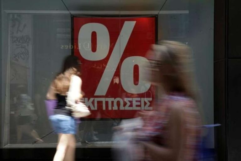 Θερινές εκπτώσεις χωρίς… καλοκαίρι στο ταμείο: Βουτιά έως 20% για τους μικρούς, κερδίζουν οι αλυσίδες