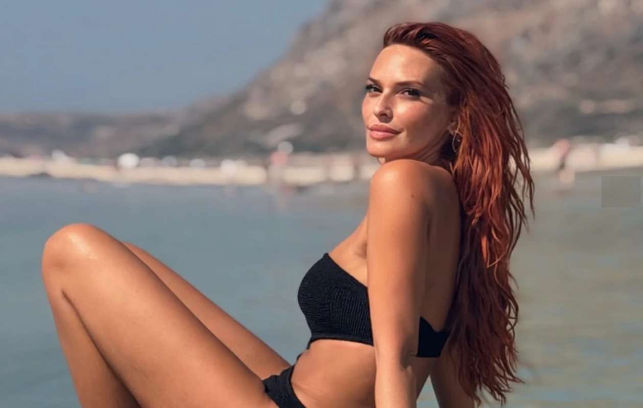 Σίσσυ Χρηστίδου στα Χανιά: Εντυπωσιάζει με μαύρο μαγιό στις διακοπές της [pics]