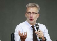 Σκέρτσος αποδομεί το «7 στους 10 με κάτω από €1.000»: Το στατιστικό λάθος που αλλάζει όλη την εικόνα