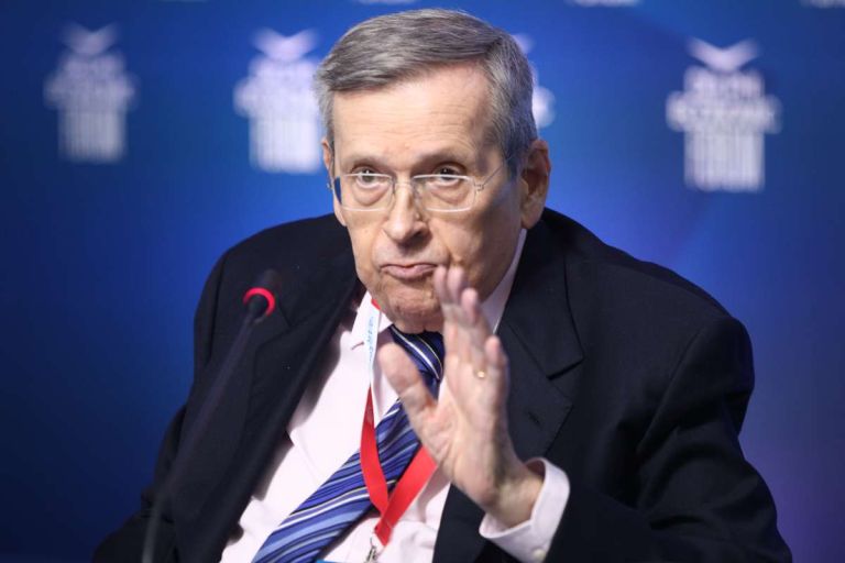 “Έφυγε” ο πρώην υπουργός Στέφανος Μάνος σε ηλικία 87 ετών