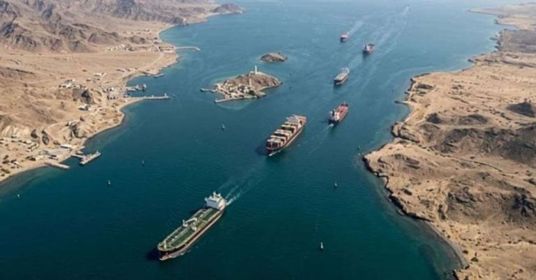 Η μυστική «λεωφόρος πετρελαίου» των ΗΠΑ στα Στενά του Ορμούζ – 10 εκατ. βαρέλια την ημέρα