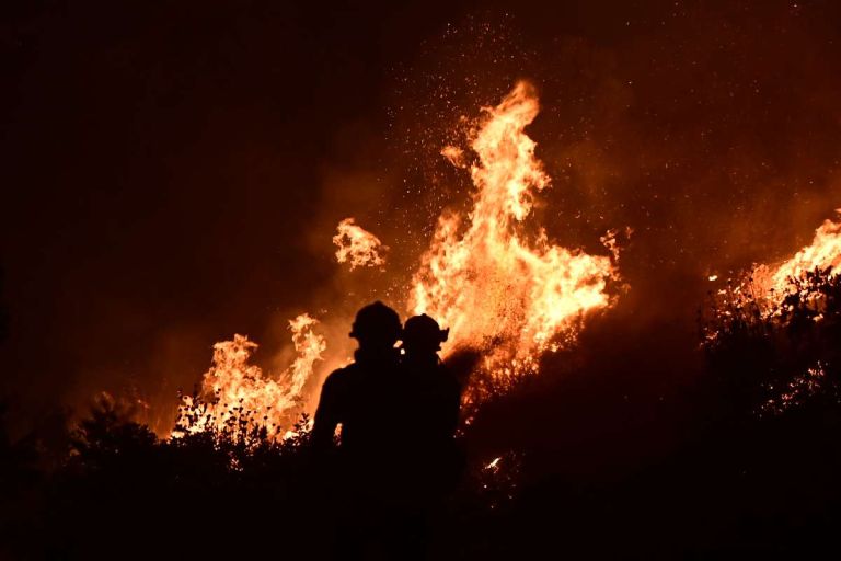 Πόρτο Γερμενό:Μαίνεται η φωτιά στη Βενίζα–Μήνυμα 112 για εκκένωση προς Μέγαρα,Ώρες αγωνίας για τους κατοίκους