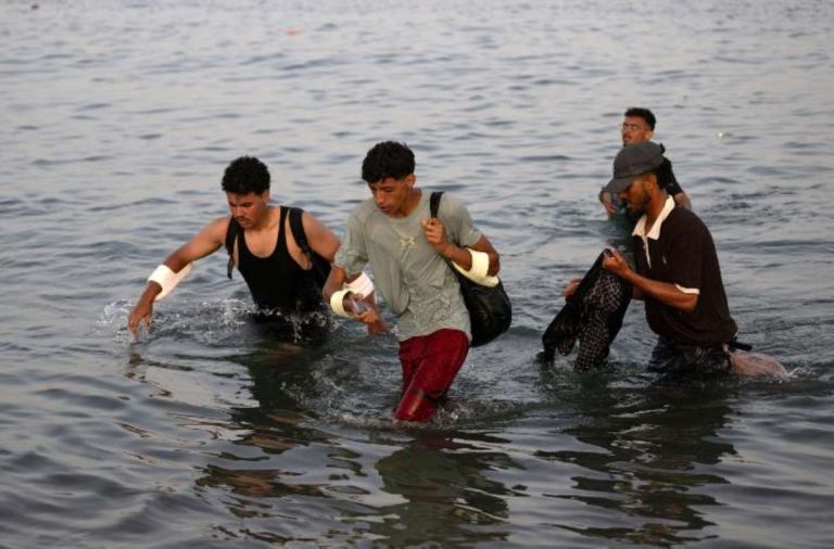 Θέουτα: Η Ισπανία ανακτά τον έλεγχο – Οι περισσότεροι μετανάστες εγκατέλειψαν τον ισπανικό θύλακα