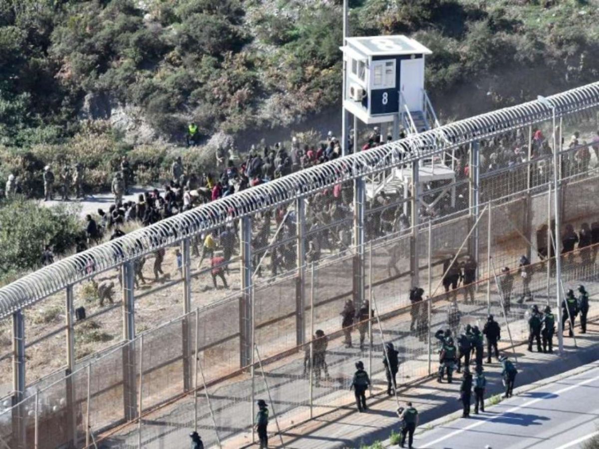 Με μοντέλο Έβρου η Ελλάδα στην έκτακτη Σύνοδο για Θέουτα–Η Αθήνα ζητά νέα ευρωπαϊκή γραμμή στο μεταναστευτικό